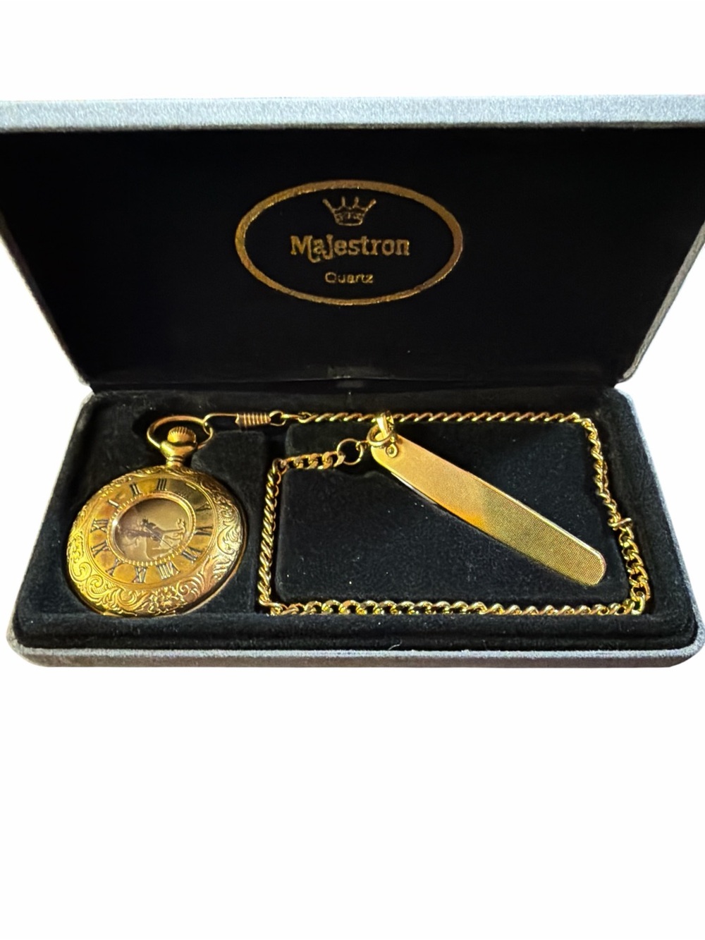 Vintage Majestron 3D Deer & Hunting Dog Full Hunter Pocket Watch